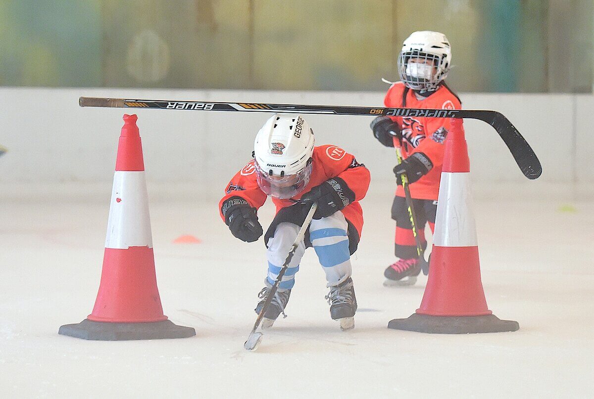 Kids hockey play training