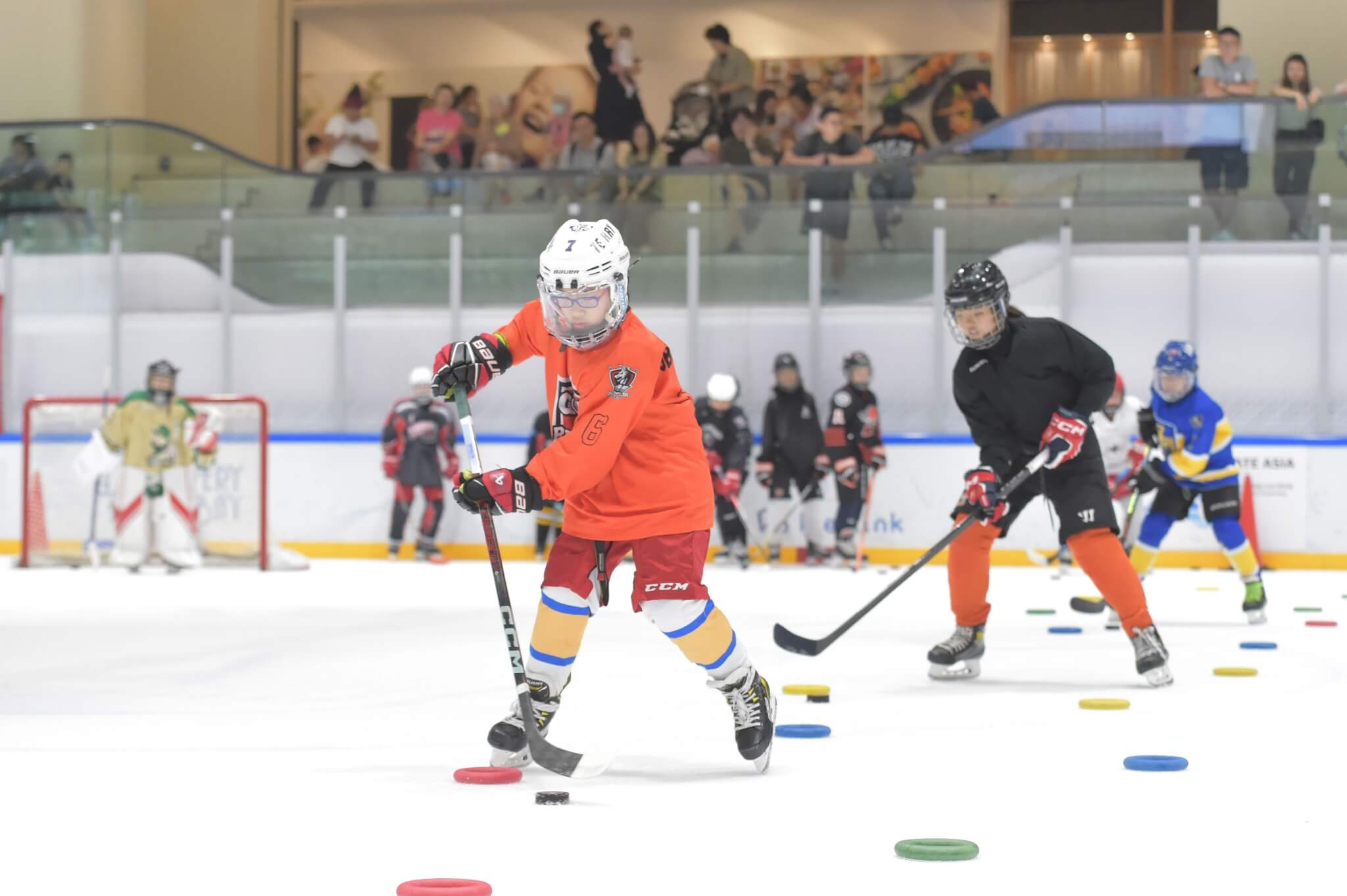 young kids learning to play hockey