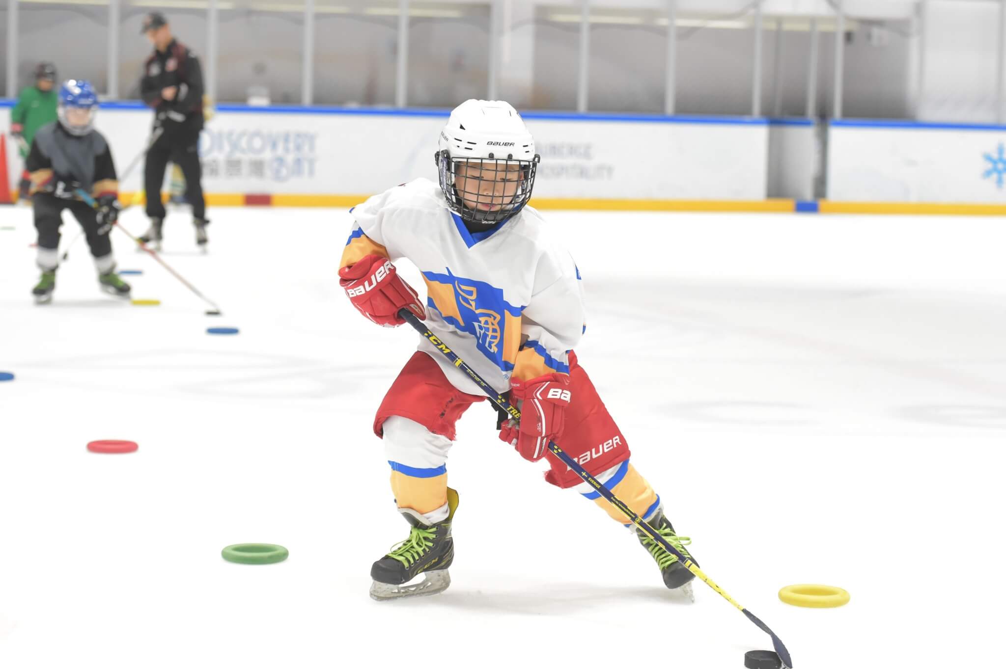 A young hockey player training in the semi private class